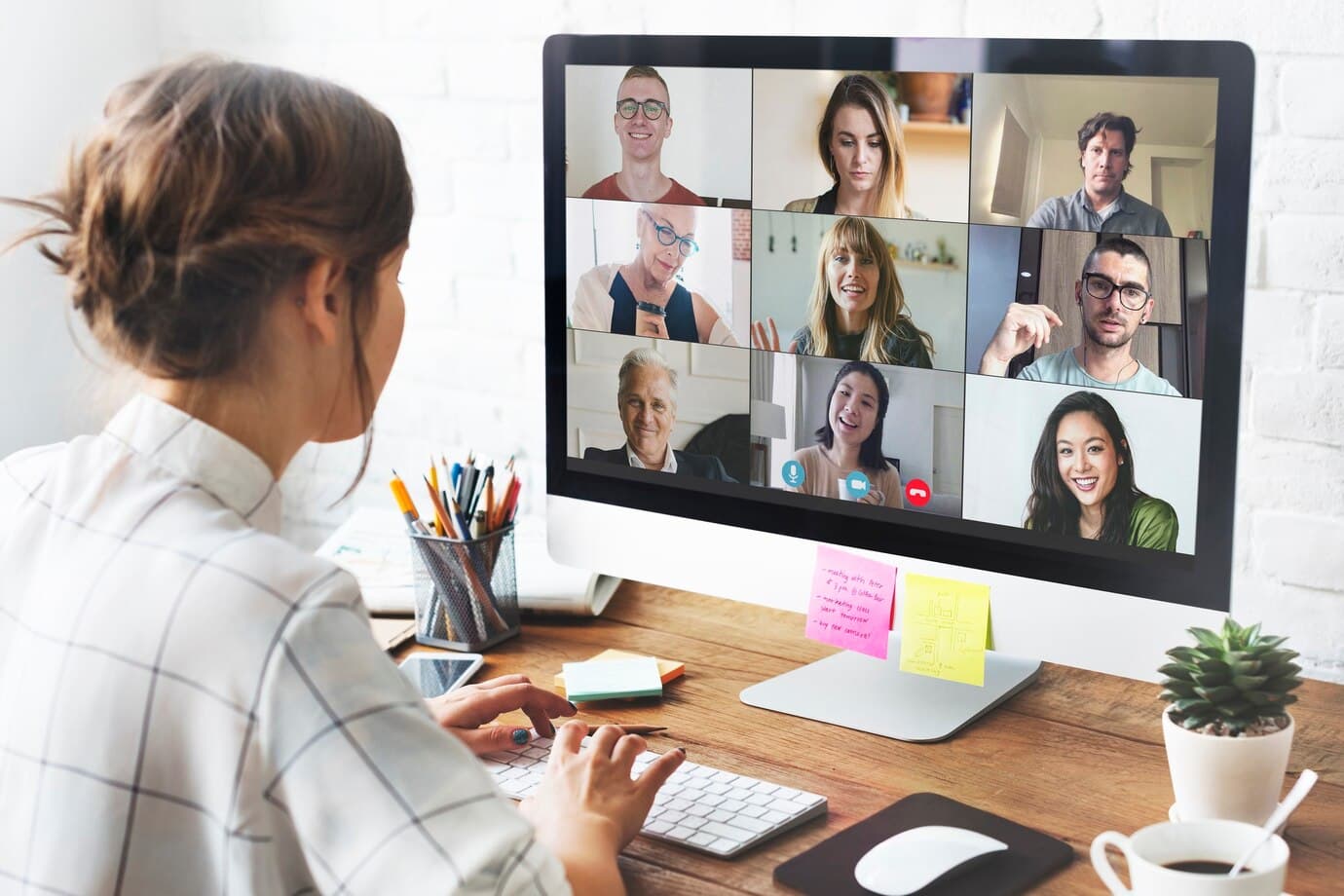 Élèves en stage intensif de soutien scolaire en ligne avec e-supadom.fr pour progresser rapidement avant les examens